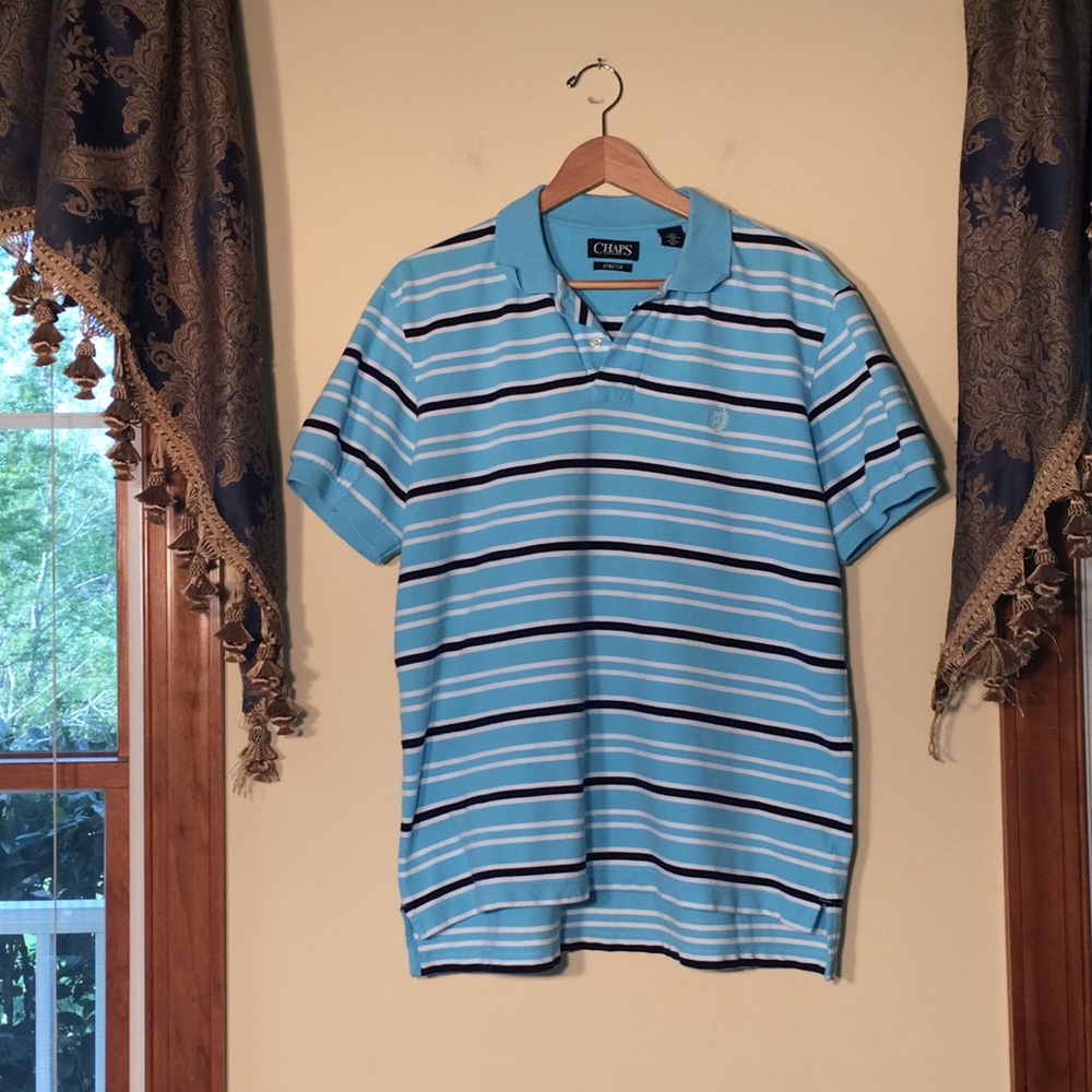 Chaps L Men’s Polo 👕. Blues and white